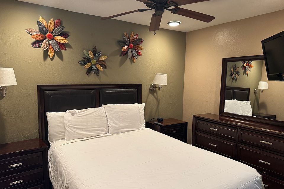 Bedroom, Unit A at the Beachcomber Inn