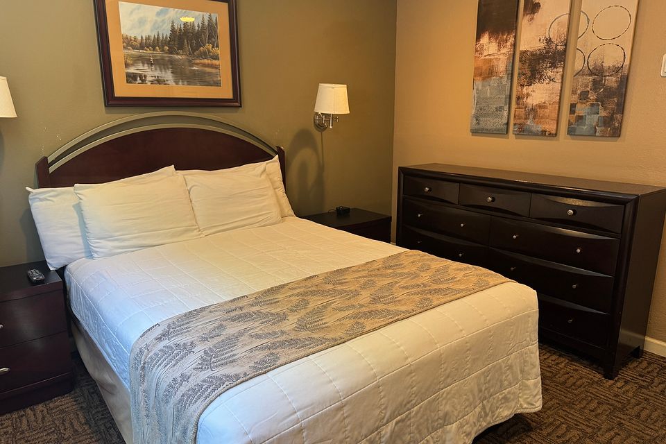 Bedroom, Unit C at the Beachcomber Inn