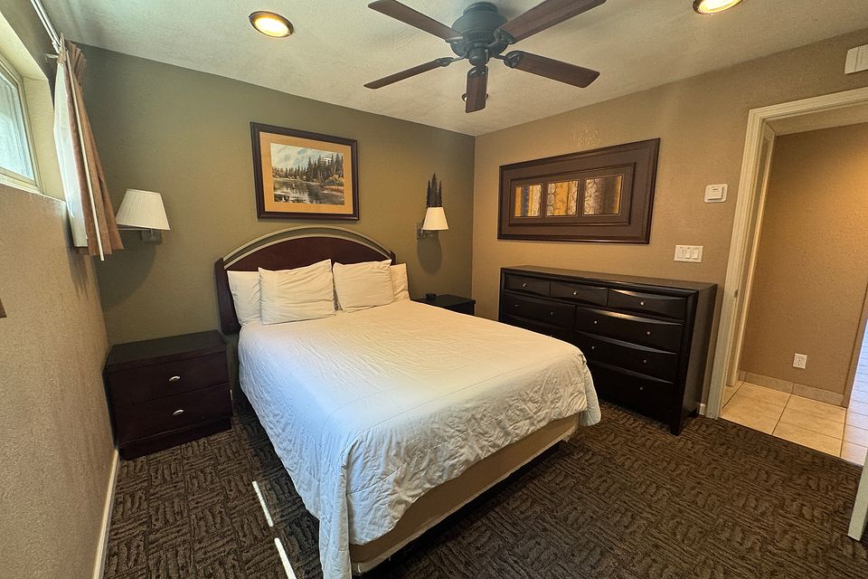 Bedroom, Unit E at the Beachcomber Inn