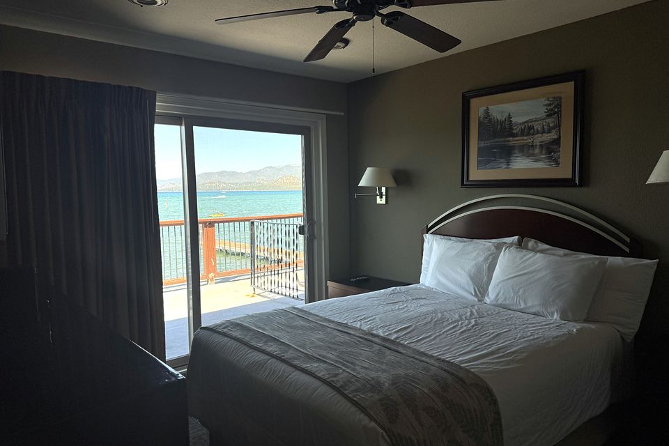 Bedroom, Unit H at the Beachcomber Inn