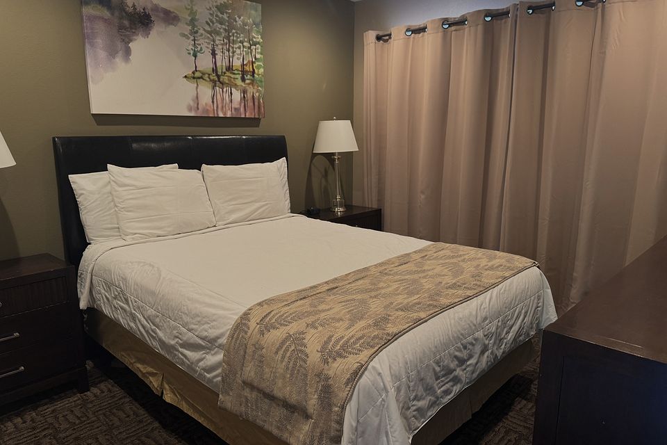 Bedroom, Unit H at the Beachcomber Inn