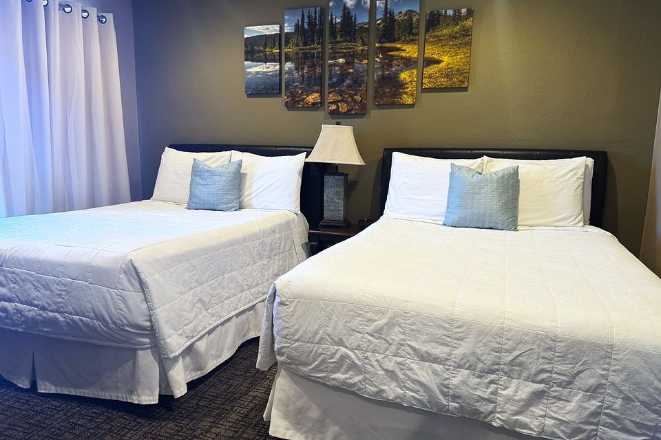 Bedroom, Unit L at the Beachcomber Inn