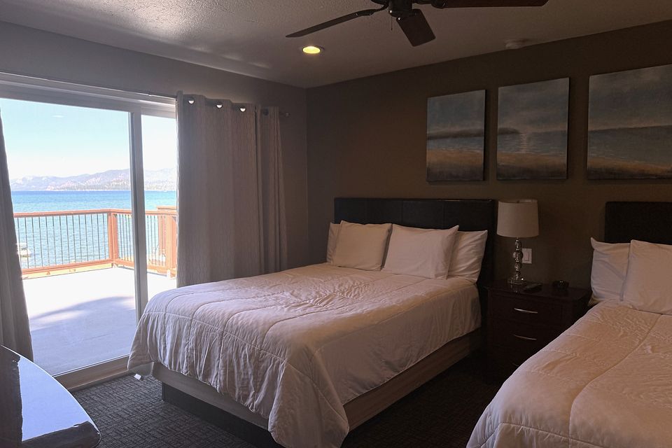 Bedroom, Unit M at the Beachcomber Inn