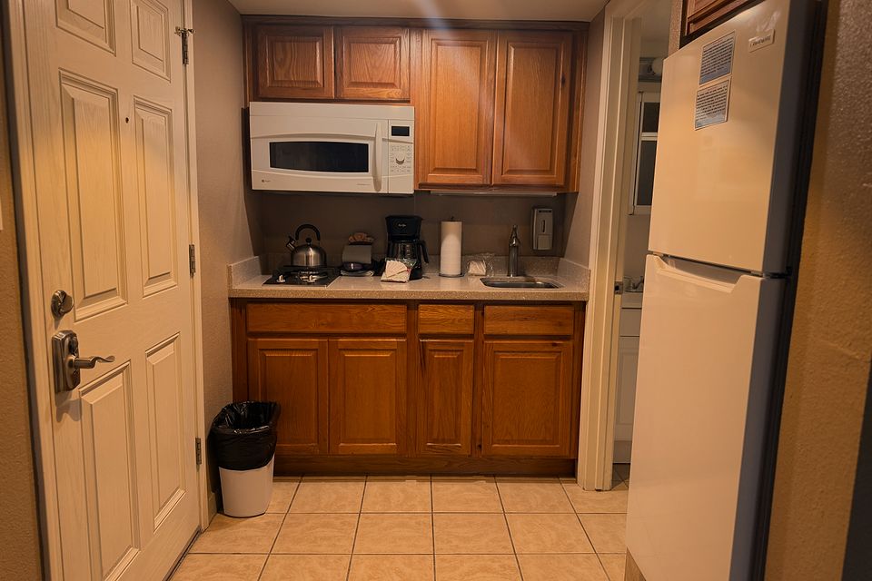 Kitchen, Unit O at the Beachcomber Inn