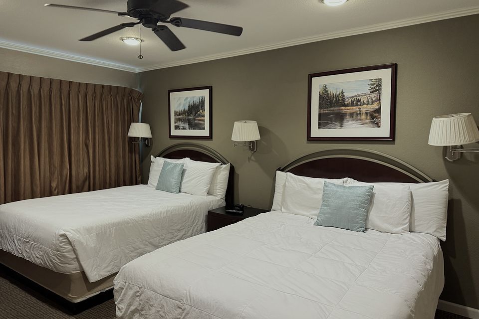 Bedroom, Unit Q at the Beachcomber Inn