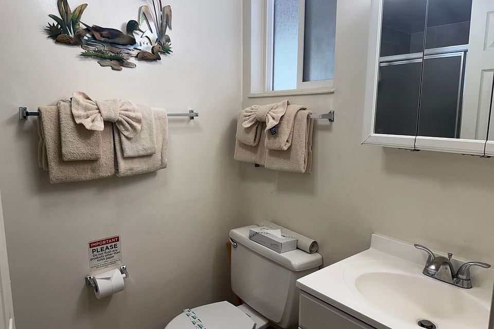 Bathroom, Unit S at the Beachcomber Inn