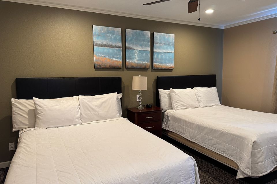 Bedroom, Unit T at the Beachcomber Inn